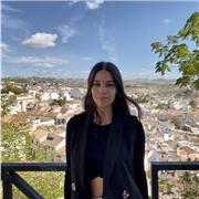 ¡Hola! Soy Laura, titulada en Gráfica Publicitaria y estudiante de Diseño Gráfico.